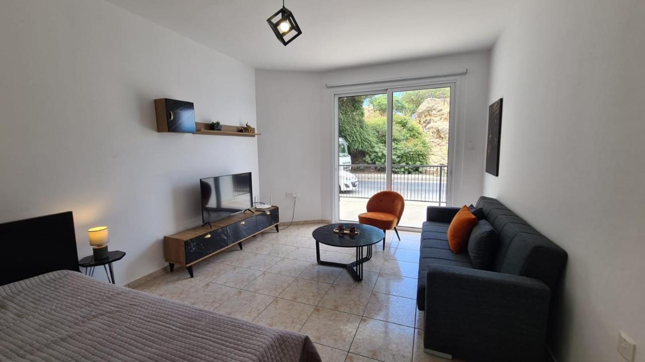 Laertis Apartments - By Imh Travel & Tours Paphos Exterior photo